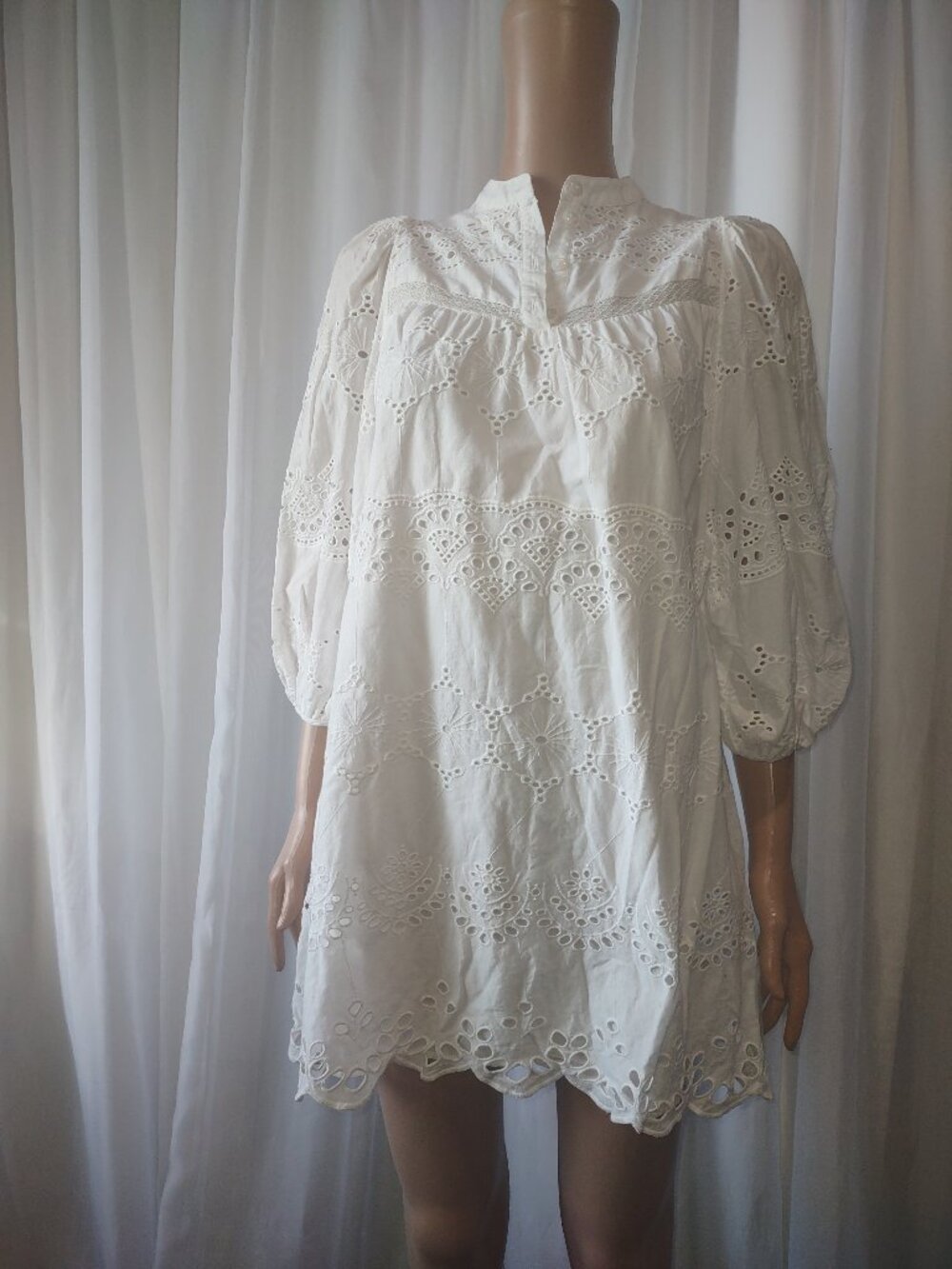 Universal Threads White eyelet lace mini dress with 3/4 Size XS
